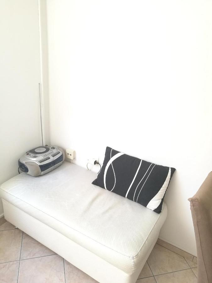Nice And Cozy Two Single Bed Room Split Exterior foto