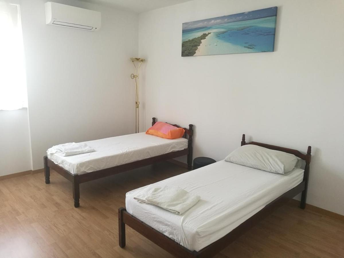 Nice And Cozy Two Single Bed Room Split Exterior foto